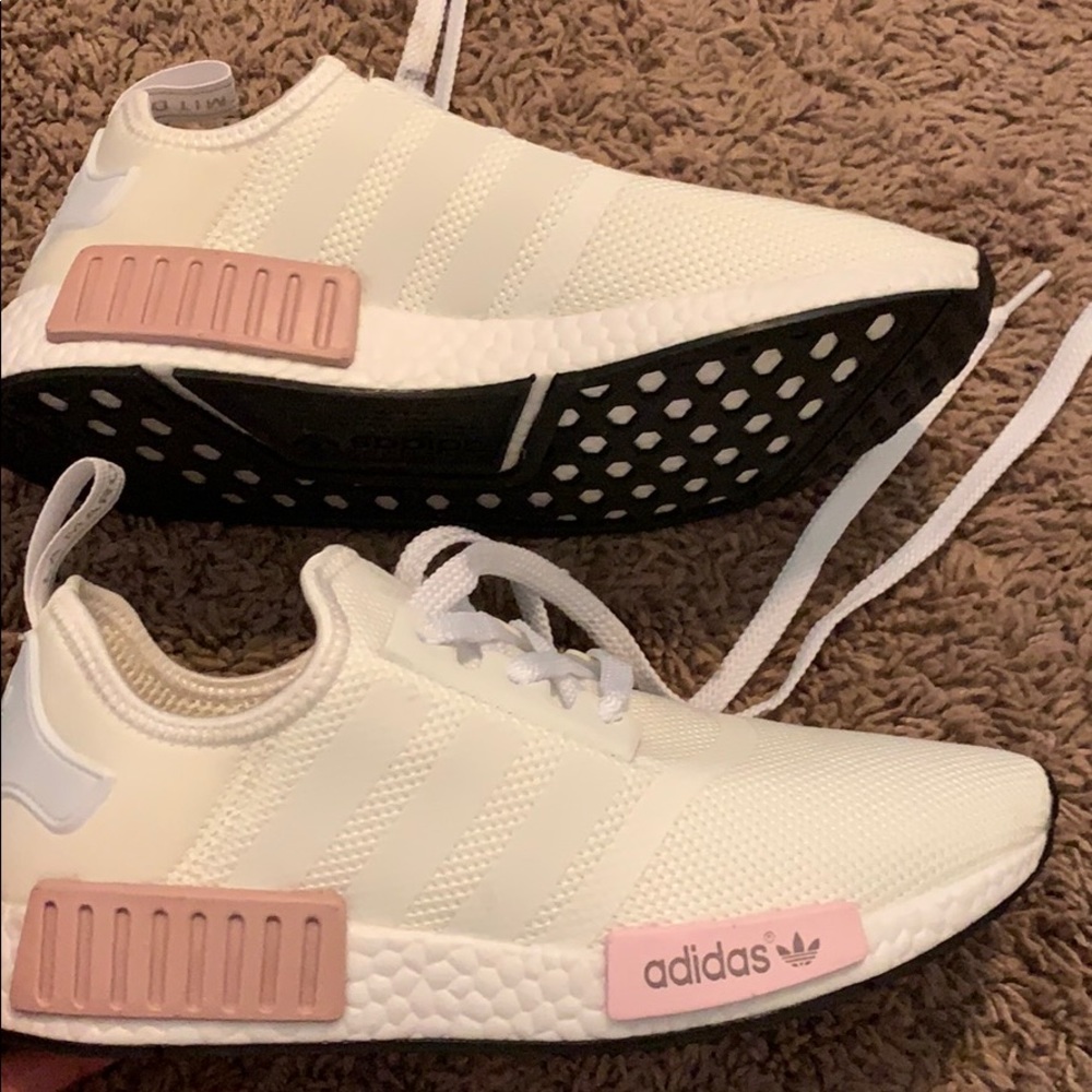 size 7.5 women’s nike nmd boost